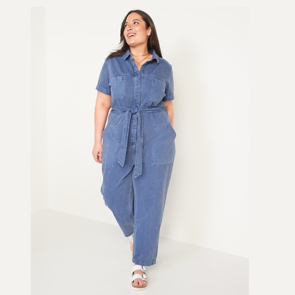 Old Navy short sleeved cropped tie belt jean jumpsuit